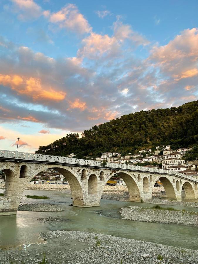 Bujtina Apsus Ξενοδοχείο Μπεράτ Εξωτερικό φωτογραφία